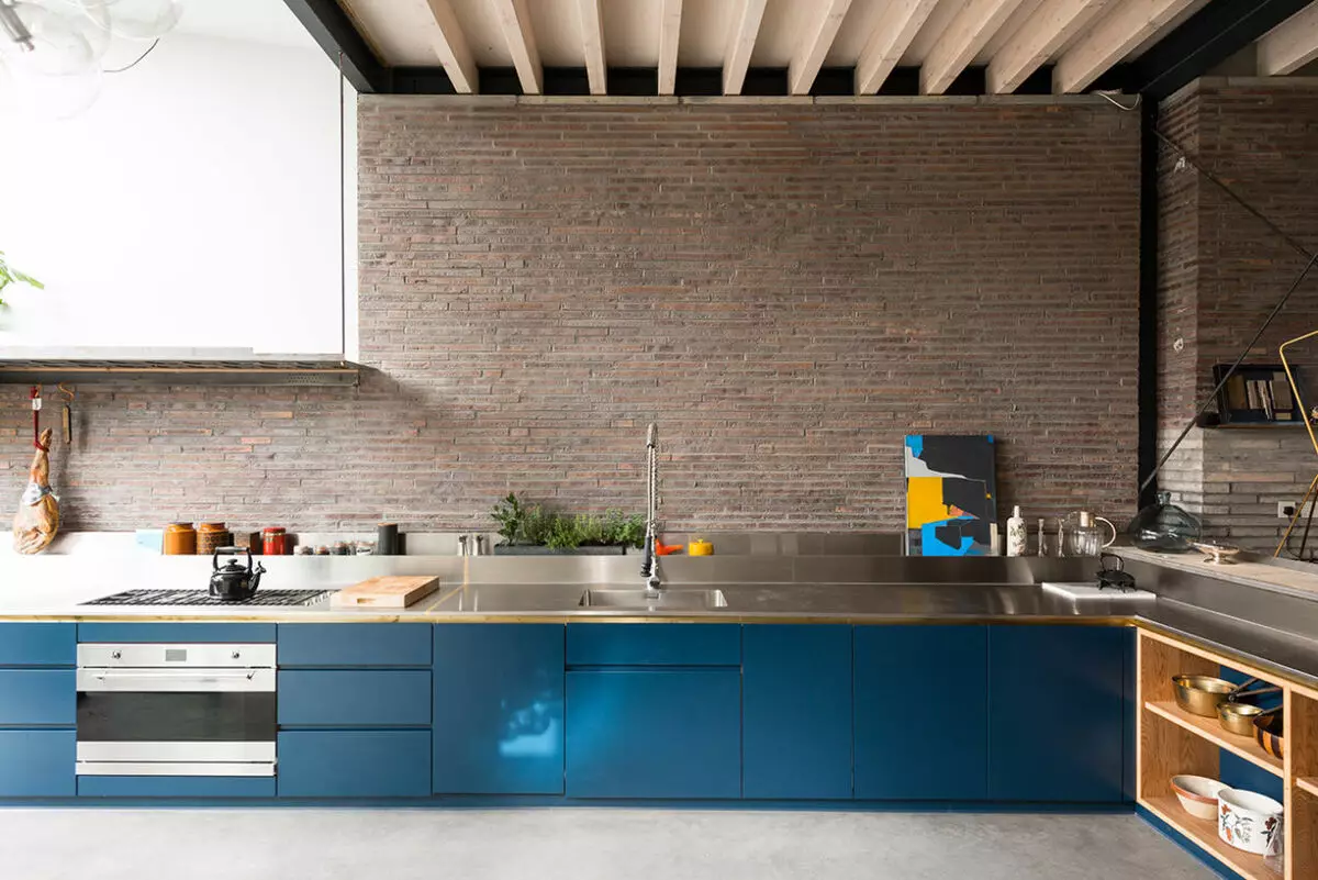 آشپزخانه سبک لفت (99 عکس): آشپزخانه گوشه ای در طراحی داخلی، آشپزخانه سفید و خاکستری، آشپزخانه مدولار در آپارتمان، پرده های مناسب و لوستر 21160_91