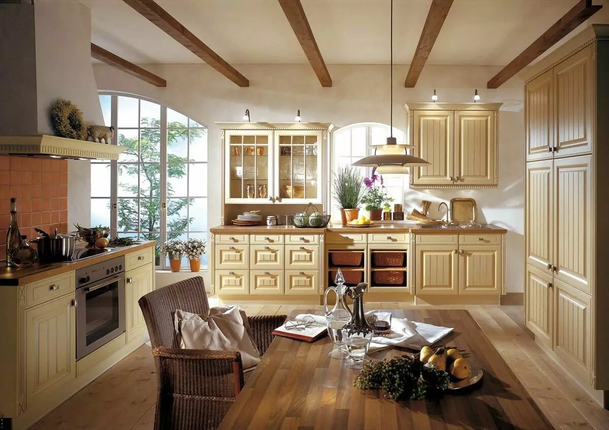 Provence cozinha (130 fotos): design de interiores cozinha branco, fone de ouvido de cozinha em estilo de oliveira. Como organizar as paredes? Como decorar a sala com flores e pinturas? 21162_113