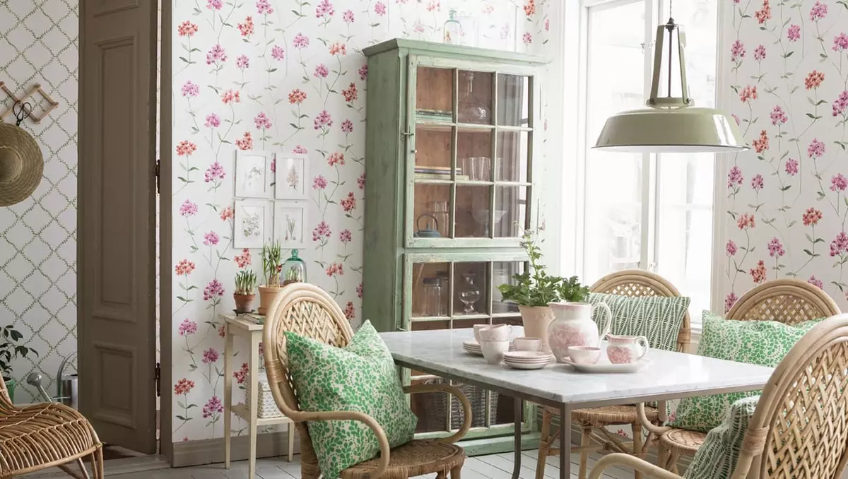 Nhà bếp Provence (130 hình ảnh): Thiết kế nội thất nhà bếp màu trắng, tai nghe nhà bếp theo phong cách ô liu. Làm thế nào để sắp xếp các bức tường? Làm thế nào để trang trí phòng với hoa và tranh? 21162_115