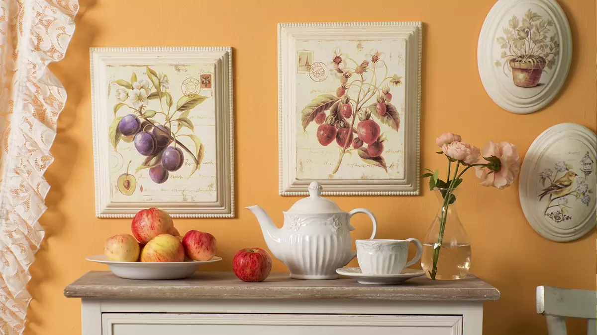 Provence Kök (130 Bilder): Vit Kök Inredning, Kökshus i Olive Style. Hur man arrangerar väggarna? Hur man dekorerar rummet med blommor och målningar? 21162_118