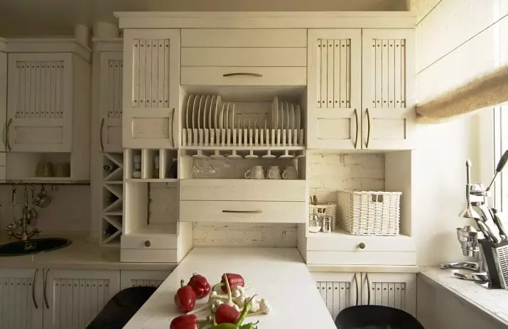 Promence Kitchen (130 รูปภาพ): การออกแบบตกแต่งภายในห้องครัวสีขาวชุดหูฟังครัวในสไตล์มะกอก วิธีการจัดกำแพง? วิธีการตกแต่งห้องด้วยดอกไม้และภาพวาด? 21162_122