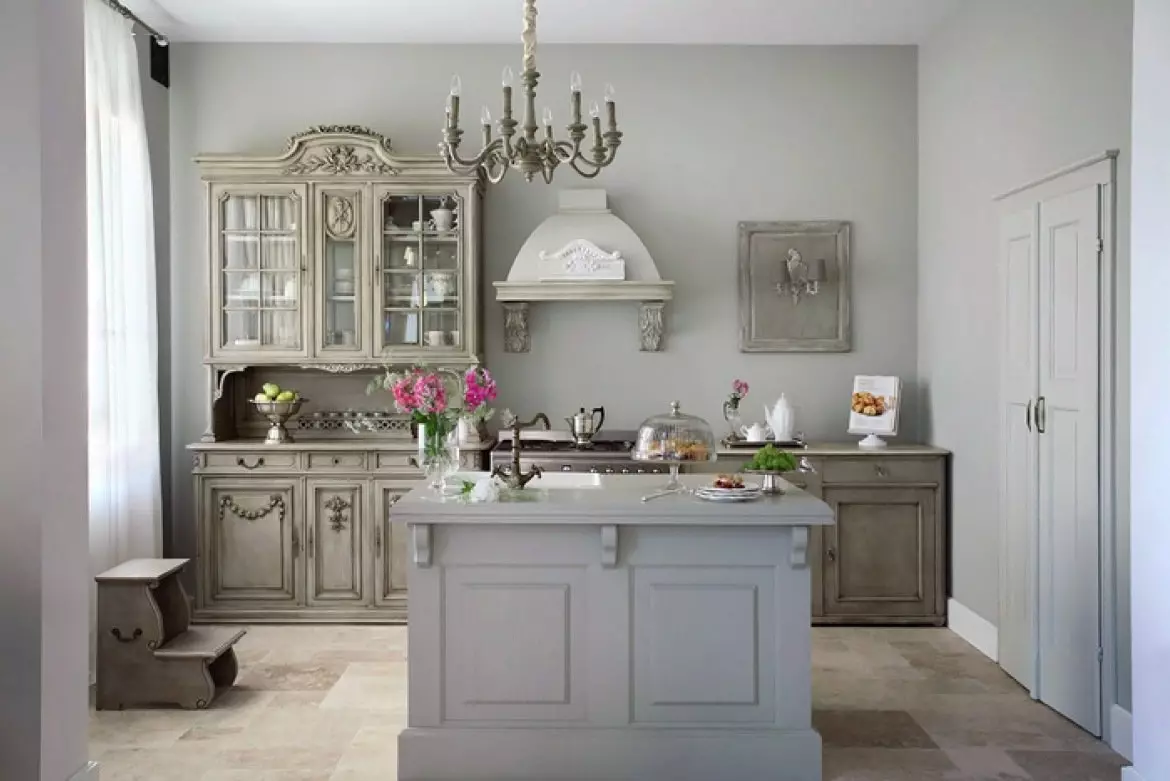 Cocina Provence (130 fotos): diseño interior de cocina blanca, auriculares de cocina en estilo de olivo. ¿Cómo arreglar las paredes? ¿Cómo decorar la habitación con flores y pinturas? 21162_36