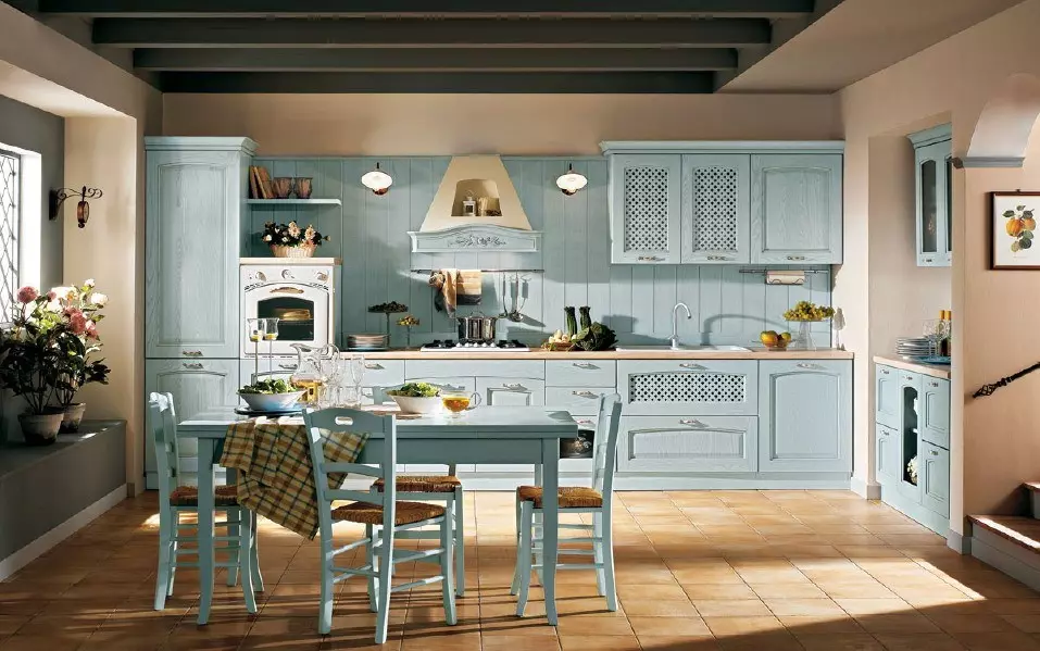 Provence Kitchen (130 bilder): Hvit kjøkken interiørdesign, kjøkkenhodesett i oliven stil. Hvordan ordne veggene? Hvordan dekorere rommet med blomster og malerier? 21162_39