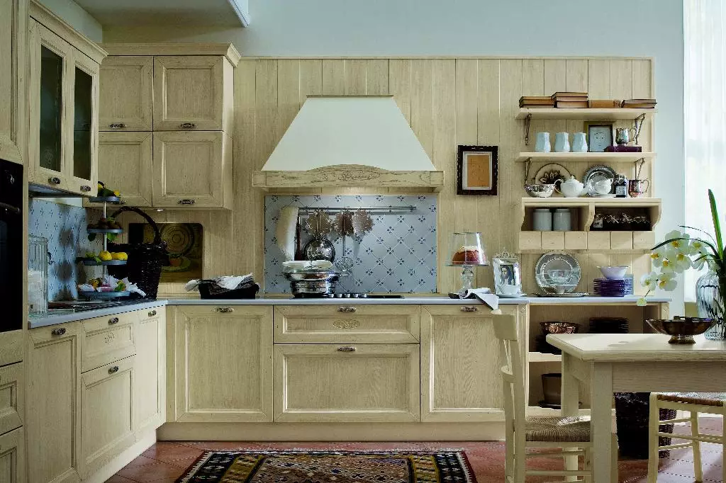 Cocina de Provence (130 fotos): Deseño de interiores de cociña branca, auriculares de cociña en estilo de oliva. Como organizar as paredes? Como decorar a sala con flores e pinturas? 21162_47