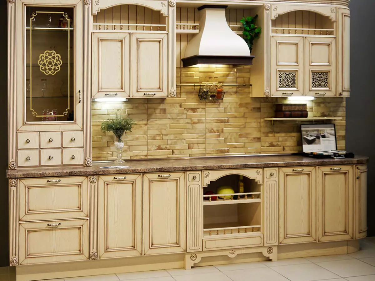 普罗旺斯厨房（130张照片）：白色厨房室内设计，橄榄色的厨房耳机。如何安排墙壁？如何用鲜花和绘画装饰房间？ 21162_6