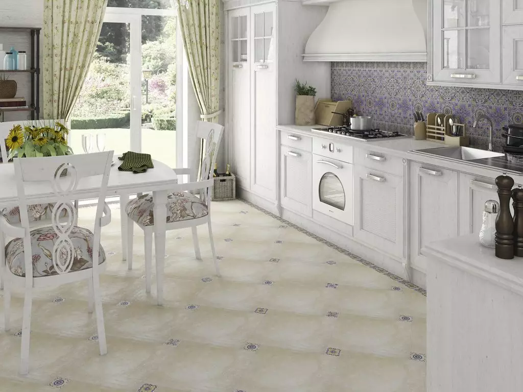 Provence cozinha (130 fotos): design de interiores cozinha branco, fone de ouvido de cozinha em estilo de oliveira. Como organizar as paredes? Como decorar a sala com flores e pinturas? 21162_62