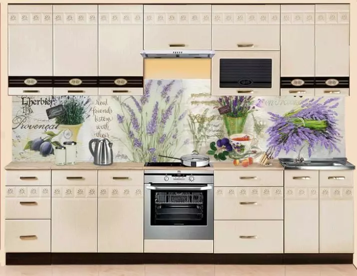 Provence Kitchen (130 fotoğraf): Beyaz mutfak iç tasarım, zeytin tarzında mutfak kulaklık. Duvarları nasıl düzenlenir? Odayı çiçekler ve resimlerle süslemek nasıl? 21162_78