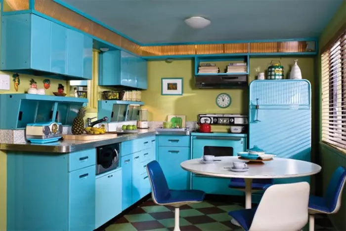 Retro stiliaus virtuvė (55 nuotraukos): virtuvės ausinės ir užuolaidos retro stiliaus interjere, modernūs dizaino parinktys 21165_10