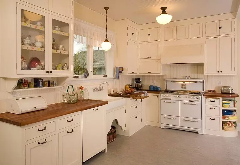 Retro stiliaus virtuvė (55 nuotraukos): virtuvės ausinės ir užuolaidos retro stiliaus interjere, modernūs dizaino parinktys 21165_30