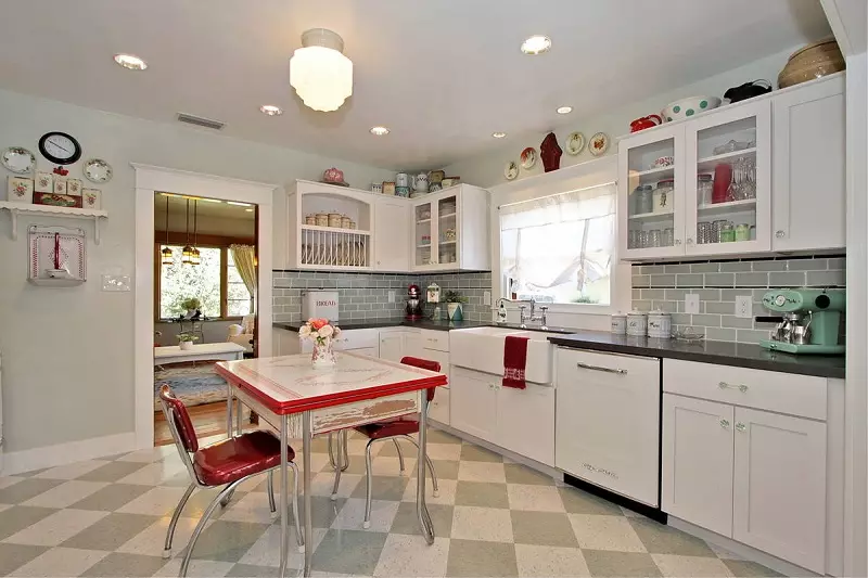Retro styl kuchyně (55 fotografií): kuchyně sluchátka a záclony v retro stylu interiéru, moderní konstrukční možnosti 21165_4