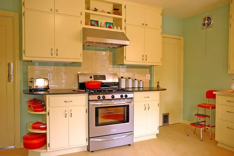 Retro Style Kitchen (55 Foto): Headset Dapur dan Tirai dalam Gaya Retro Interior, Opsi Desain Modern 21165_40