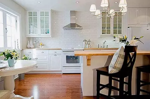 Retro styl kuchyně (55 fotografií): kuchyně sluchátka a záclony v retro stylu interiéru, moderní konstrukční možnosti 21165_45