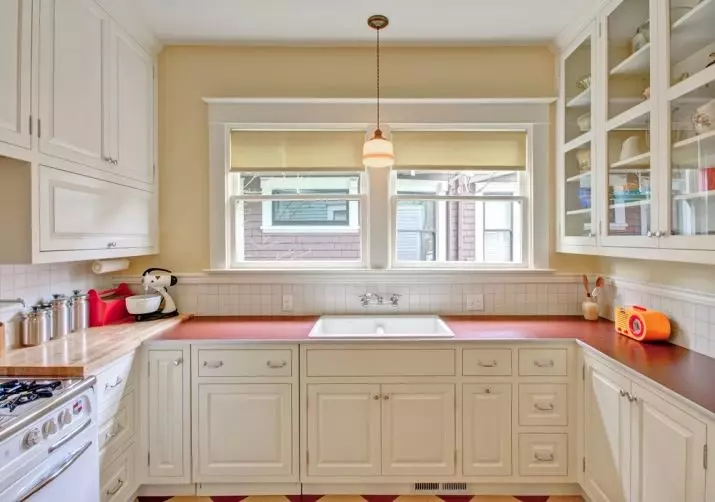 रेट्रो शैली स्वयंपाकघर (55 फोटो): रेट्रो शैली अंतर्गत, आधुनिक डिझाइन पर्यायांमध्ये किचन हेडसेट्स आणि पडदे 21165_54