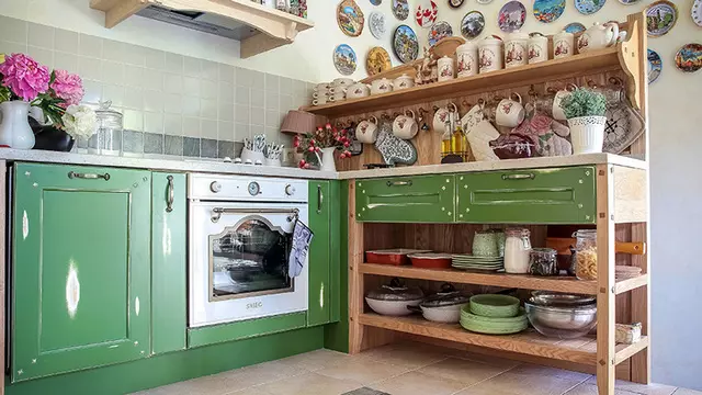 Малку кујни во стилот на Прованса (60 фотографии): Дизајн на агол и директни кујни во внатрешноста на 