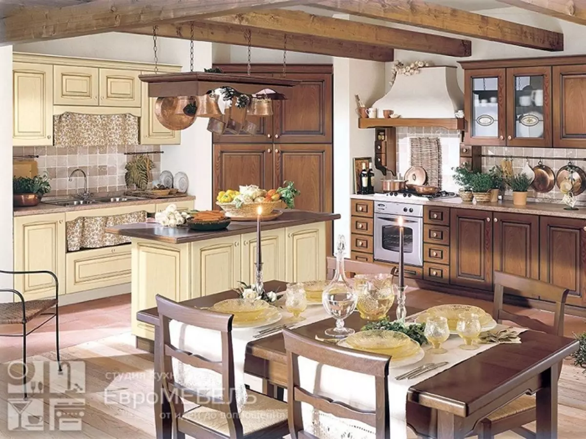 Κουζίνες Ιταλικού τύπου (63 φωτογραφίες): Μικρές επιλογές σχεδίασης μαγειρικών σκευών για κουζίνες-σαλόνια, εσωτερικά παραδείγματα 21172_57