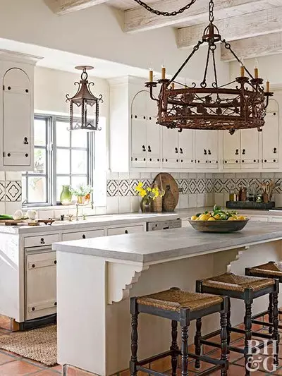Кухні в італійському стилі (63 фото): варіанти дизайну маленьких кухонь для кухонь-віталень, приклади інтер'єрів 21172_6
