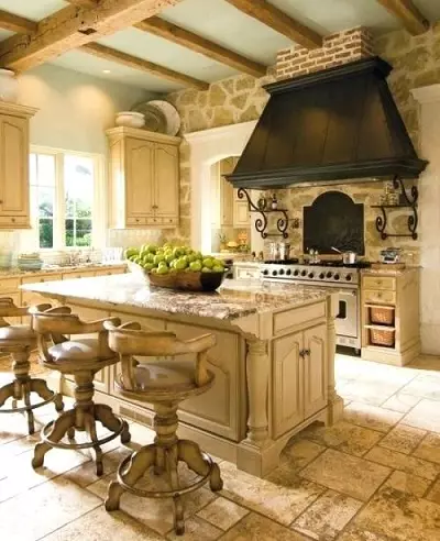 Кухні в італійському стилі (63 фото): варіанти дизайну маленьких кухонь для кухонь-віталень, приклади інтер'єрів 21172_7