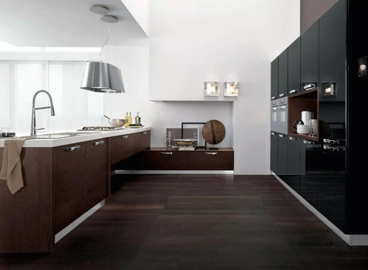 cozinha Preto (100 fotos): conjunto de cozinha de veludo preto com madeira em design de interiores, fosco e cozinha brilhante em cores cinza-escuro, design parede preta 21175_26