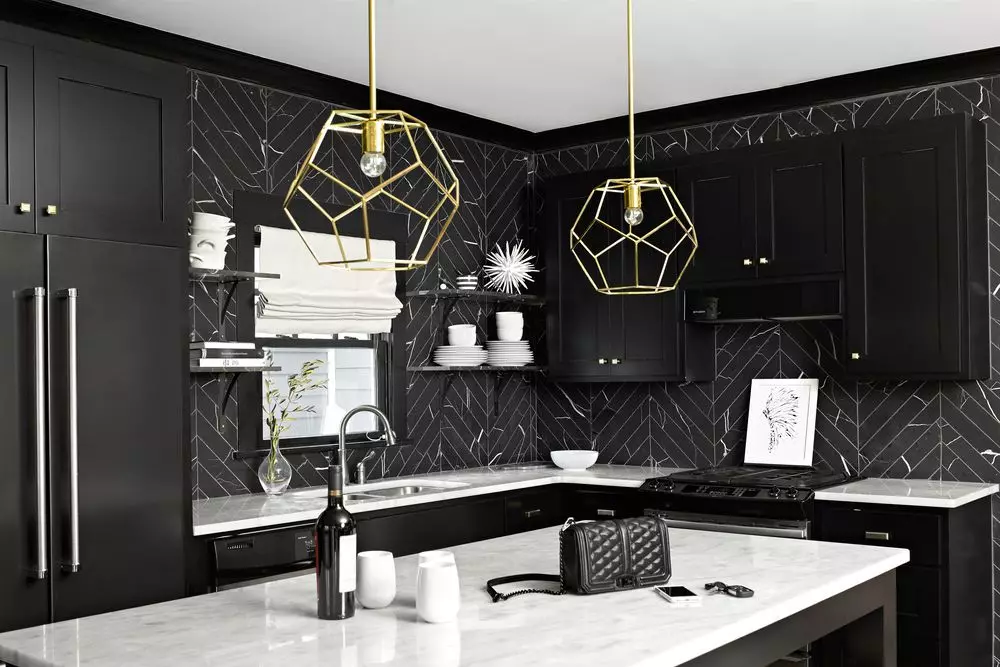 Cucina nera (100 foto): set di cucina in velluto nero con legno in interior design, cucina opaca e lucida in colori grigio-nero, design della parete nera 21175_3