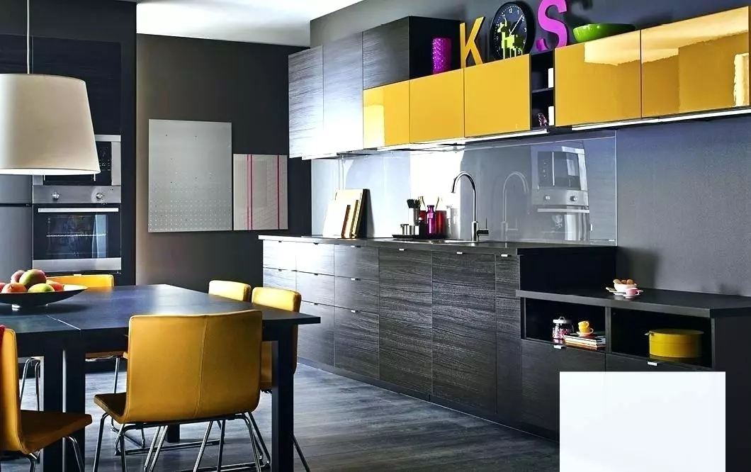آشپزخانه سیاه (100 عکس): آشپزخانه مخملی سیاه و سفید با چوب در طراحی داخلی، مات و آشپزخانه براق در رنگ های خاکستری سیاه و سفید، طراحی دیوار سیاه 21175_44