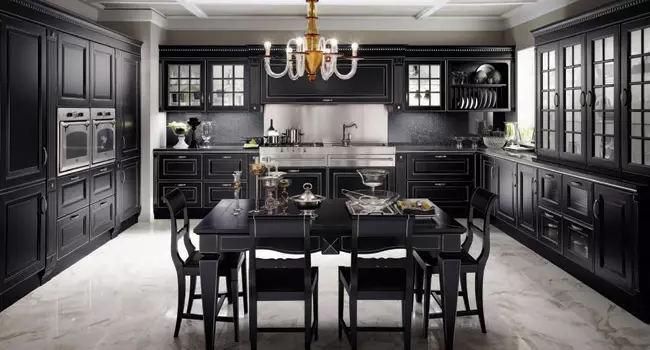 ブラックキッチン（100写真）：灰色の黒い色のマット、光沢のあるキッチンの木と黒いベルベットのキッチンセット 21175_55