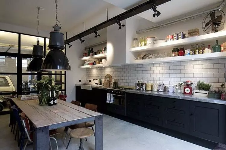 ब्लैक रसोई (100 फोटो): भूरे रंग के काले रंग, काले दीवार डिजाइन में इंटीरियर डिजाइन, मैट और चमकदार रसोई में लकड़ी के साथ काले मखमल रसोईघर 21175_66