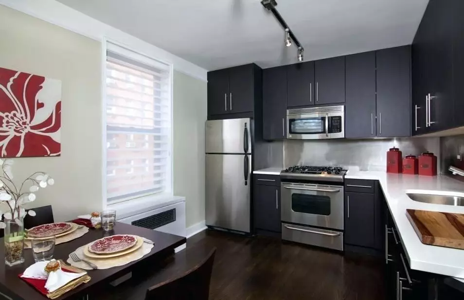 Siyah Mutfak (100 fotoğraflar): Siyah kadife mutfak, iç tasarımda ahşap, mat ve parlak mutfak gri-siyah renklerde, siyah duvar tasarımı 21175_78