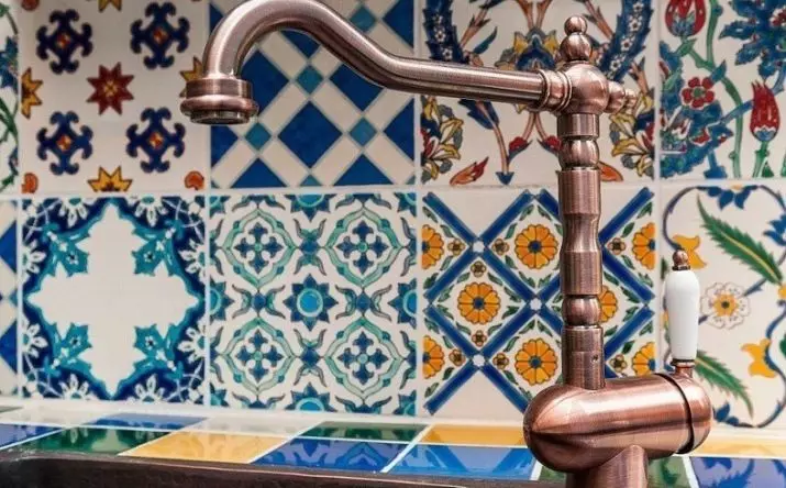 Tile maka kichin (29 foto): cream pịleji na taramiiki taramic nke mmanụ a honeyụ, na-emecha nhọrọ maka nnukwu romat 21183_11