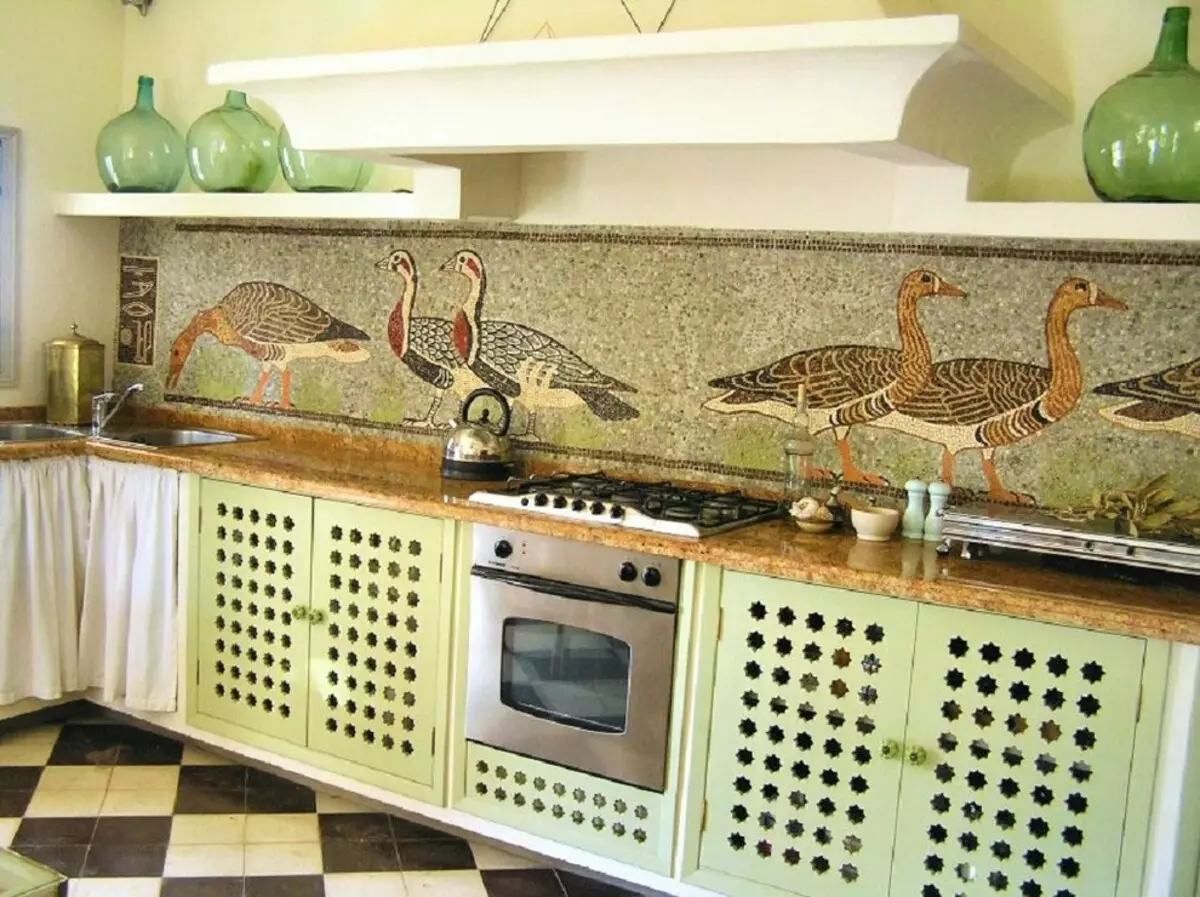 Панно из мозаики для фартука на кухню