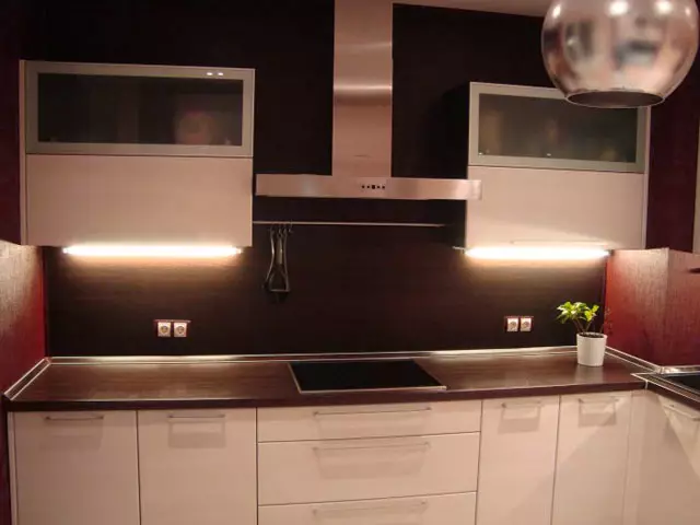 Mutfak için laminat önlükleri (38 fotoğraf): karo yerine laminat kullanmaya değer mi? Artıları ve Eksileri Lamine Mutfak Önlüğü 21188_26