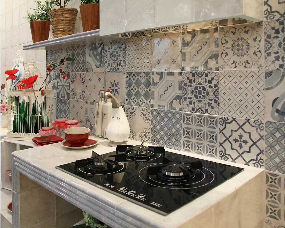 Azulejo de patchwork para delantal en la cocina (39 fotos): Características del estilo, delantal de la cocina en blanco y negro Gamme 21194_23