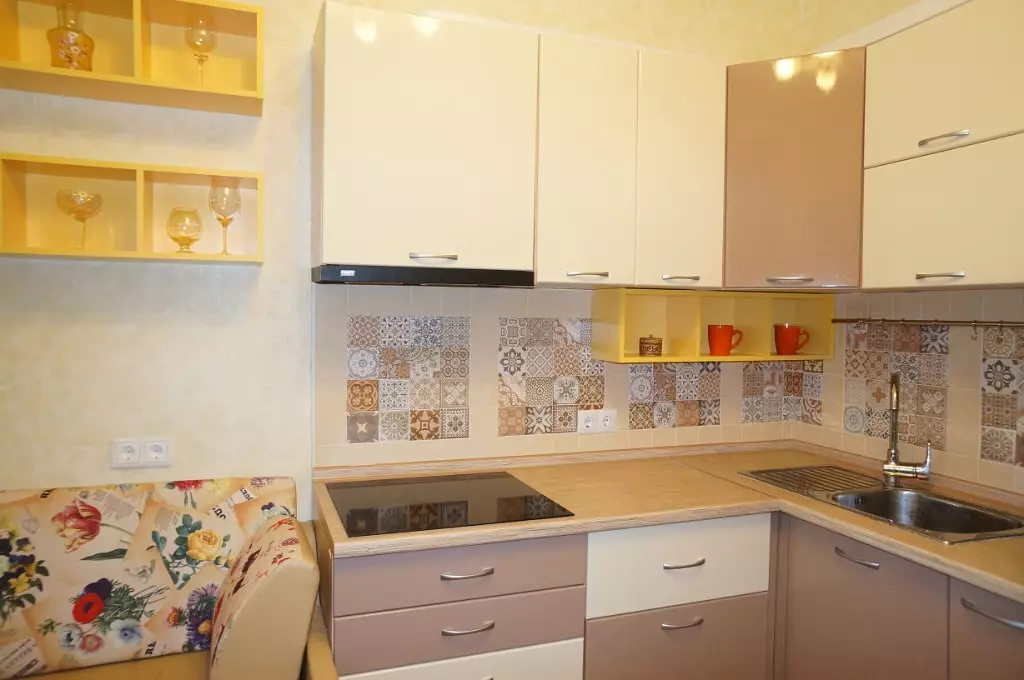 Azulejo de patchwork para delantal en la cocina (39 fotos): Características del estilo, delantal de la cocina en blanco y negro Gamme 21194_38