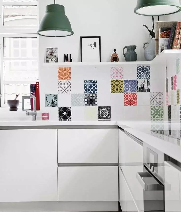 Azulejo de patchwork para delantal en la cocina (39 fotos): Características del estilo, delantal de la cocina en blanco y negro Gamme 21194_7