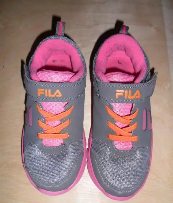 Fila Sneakers (78 foton): Kvinna och barnmodeller från Phil Strada-störare, mekaniker, azzure, bur och Akira, recensioner 2119_54
