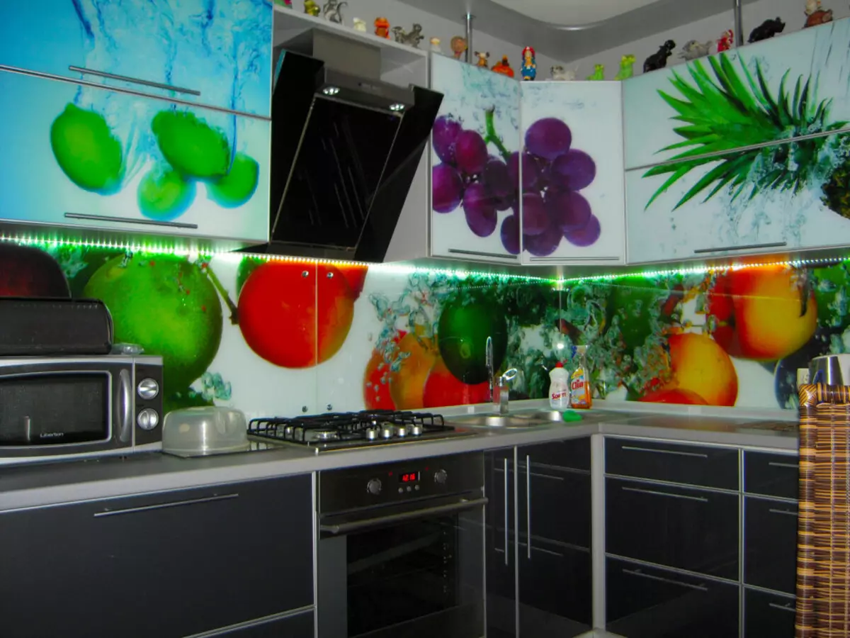 Tabliers en verre avec impression photo pour la cuisine (46 photos): Tabliers de cuisine de verre trempé avec orchidées, café et autres options de conception 21202_42