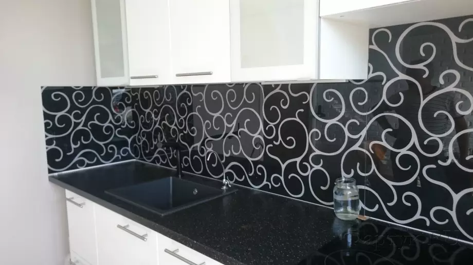 پیش بند برای آشپزخانه از MDF (65 عکس): پانل های آشپزخانه دیواری با الگوی و چاپ عکس، گزینه های اتمام برای کاشی و چوب 21205_22