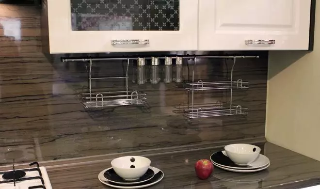 پیش بند برای آشپزخانه از MDF (65 عکس): پانل های آشپزخانه دیواری با الگوی و چاپ عکس، گزینه های اتمام برای کاشی و چوب 21205_61