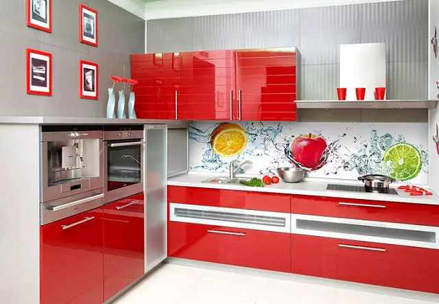 Prijuostės virtuvėms nuo MDF (65 nuotraukos): sienų virtuvės plokštės su modelio ir nuotraukų spausdinimu, plytelių ir medienos apdailos parinktys 21205_62
