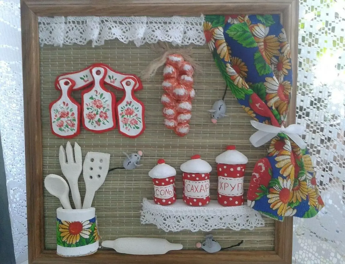 Panno in cucina (36 foto): pannello sul muro di mosaico e pannelli in ceramica, photoconduvo e pannelli decorativi da cucina in vetro, altre opzioni 21207_27