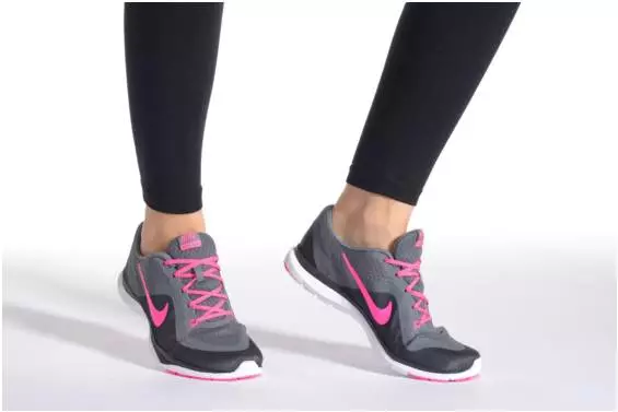 Fitness Sneakers (72 bilder): Hvordan velge komfortable kvinners joggesko, høye modeller, hva bedre, vurderinger 2121_67