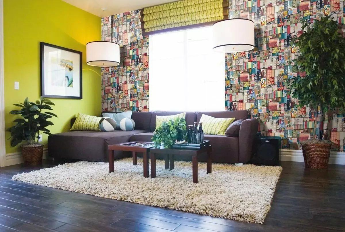 Salonda Modern Duvar Kağıtları (70 Fotoğraf): Oturma odasının içindeki duvarlarda 2021 moda duvar kağıdı. Şimdi hangi renkler var? Tutkal nasıl? 21220_37