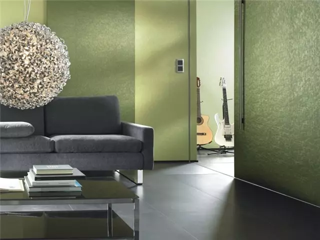 تصاویر پس زمینه نور در سالن (41 عکس): اتاق نشیمن طراحی داخلی با تصویر زمینه و کف در رنگ های روشن در آپارتمان و خانه. گزینه های جالب 21222_22