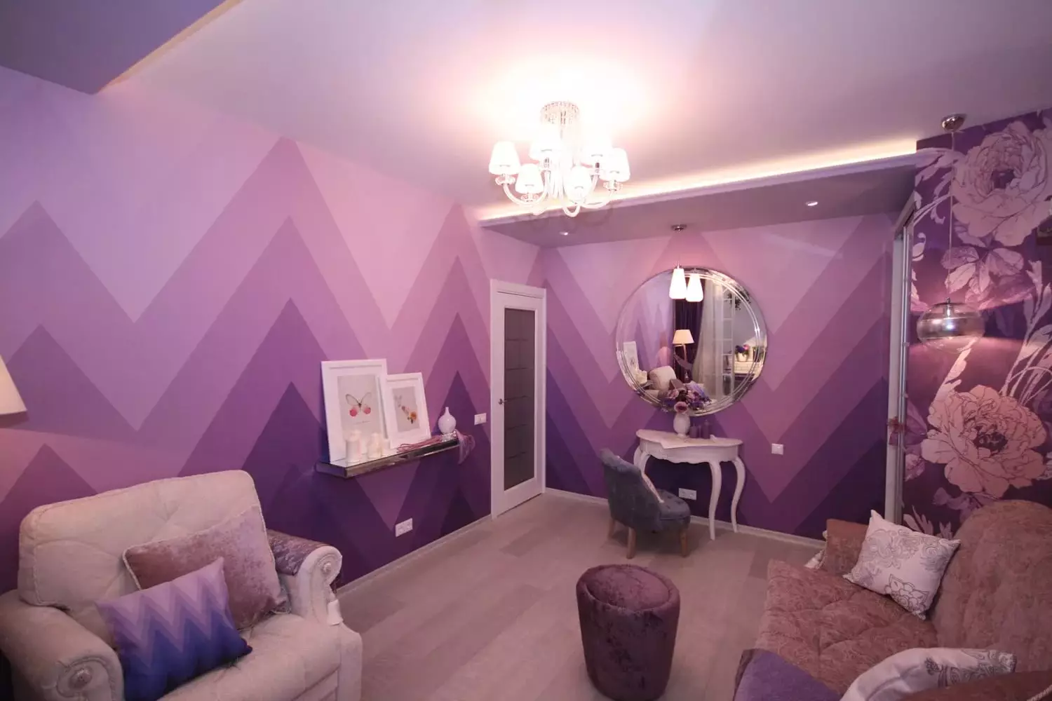 Tapeta v hale (162 fotografií): Krásna tapeta na stenu v obývacej izbe 2021, prehľad o možnostiach štýlu Provence, vyberte tmavé, sivé a iné farby tapety 21224_101