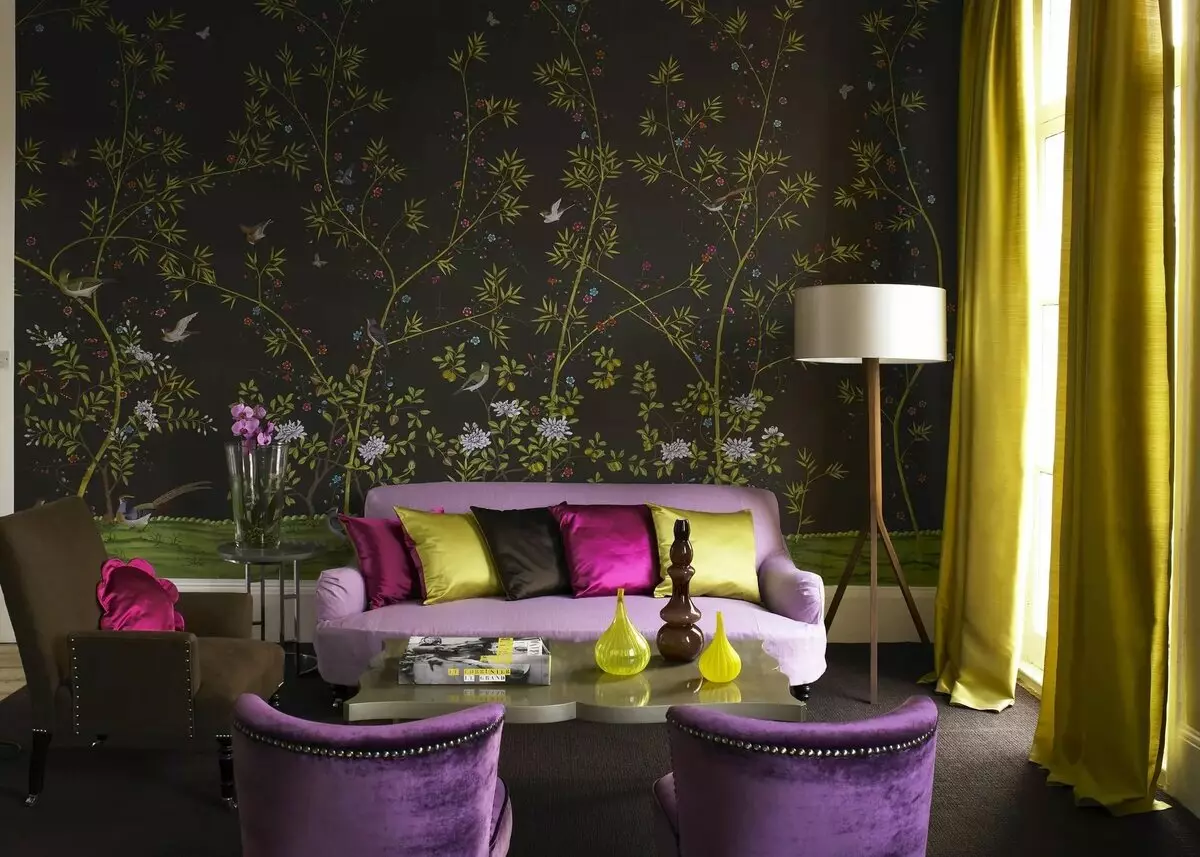 Tapeta v hale (162 fotografií): Krásna tapeta na stenu v obývacej izbe 2021, prehľad o možnostiach štýlu Provence, vyberte tmavé, sivé a iné farby tapety 21224_122