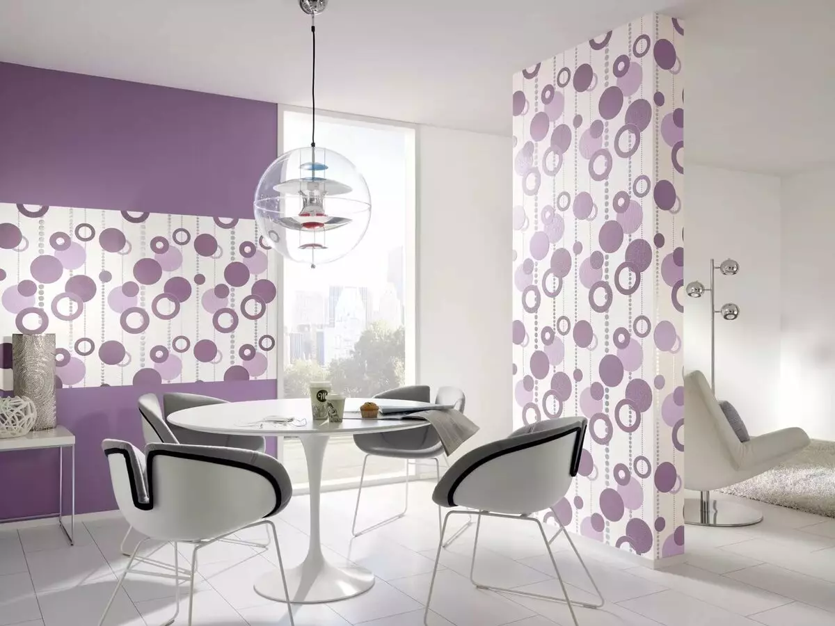 Wallpaper in the Hall (162 fotos): Hermoso fondo de pantalla en la pared en la sala de estar 2021, Descrición xeral das opcións de estilo Provence, escoller cores escuras, grises e outras cores de fondo 21224_148