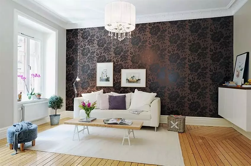 Tapeta v hale (162 fotografií): Krásná tapeta na zdi v obývacím pokoji 2021, přehled o možnosti stylu Provence, vybrat tmavé, šedé a jiné barvy tapet 21224_158