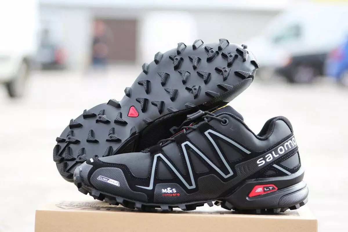 Sukomon Sneakers (73 foto): Model Salomon Speedcross (Speedcross), Trekking Musim Panas lan mlaku, bocah, spiked, review 2122_40