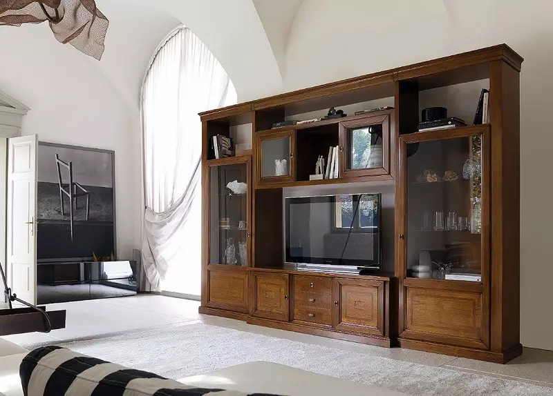 Pareti italiane per il soggiorno (28 foto): selezionare le pareti nello stile del classico e moderno dall'Italia 21246_17