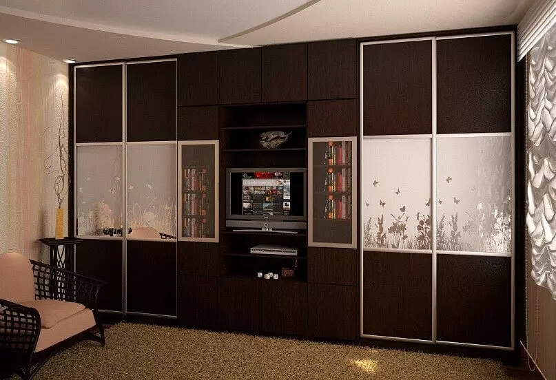 Tủ quần áo tủ quần áo trên toàn bộ bức tường trong phòng khách (61 ảnh): Tủ quần áo tích hợp với TV bên trong trong nội thất, thiết kế tủ gương cho một hội trường 21250_23