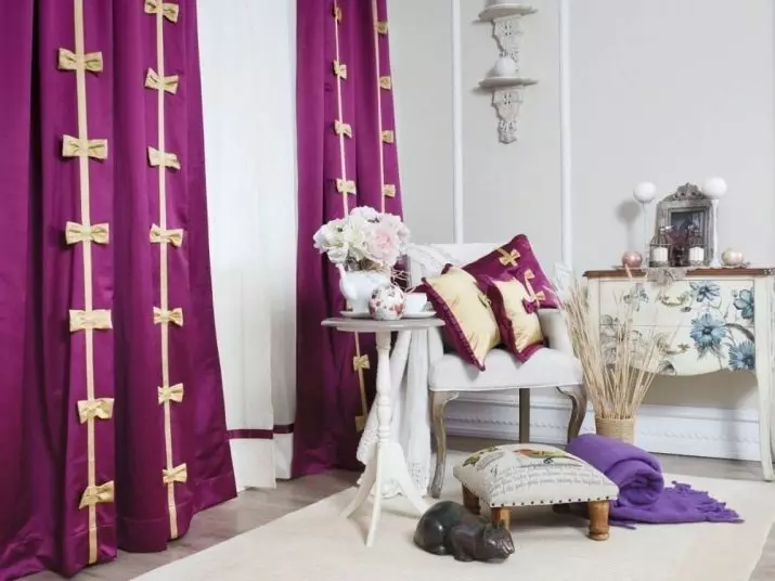 Violetti verhot makuuhuoneessa (38 kuvaa): violetti ja laventeli verhot valon värin valoilla makuuhuoneen sisustuksessa, luumut verhot 21272_25